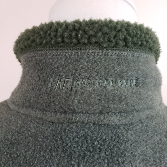 American Eagle Outiffters Green Performance Vest - Picture 4 of 8